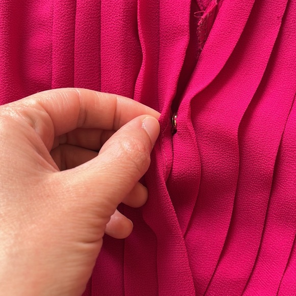 BEAUTIFUL TOP with beaded detailing and neck closure - Picture 2 of 5